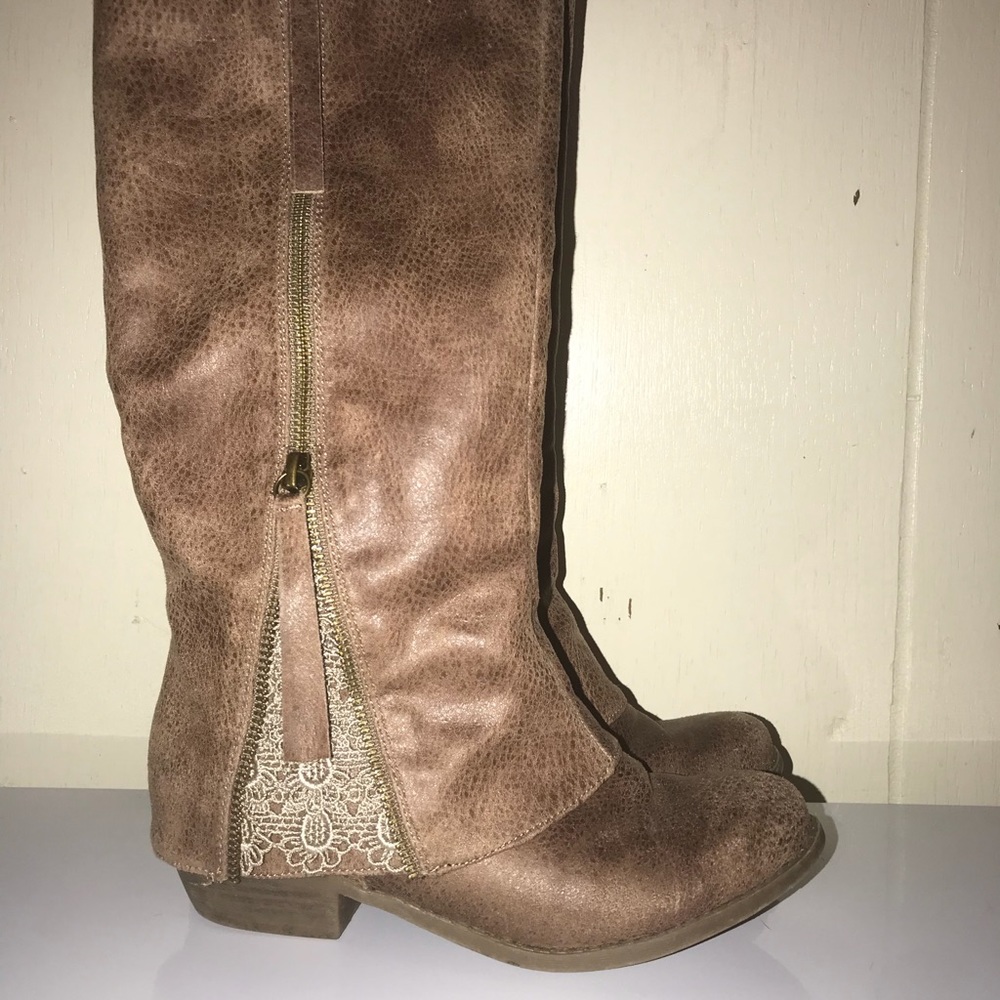 Girls size 3 boots